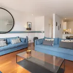 Modern 3br, Terrace, Ac/heating & Self Check-in شقة