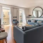 Modern 3br, Terrace, Ac/heating & Self Check-in شقة
