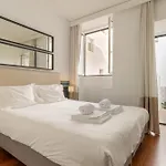 Modern 3br, Terrace, Ac/heating & Self Check-in شقة