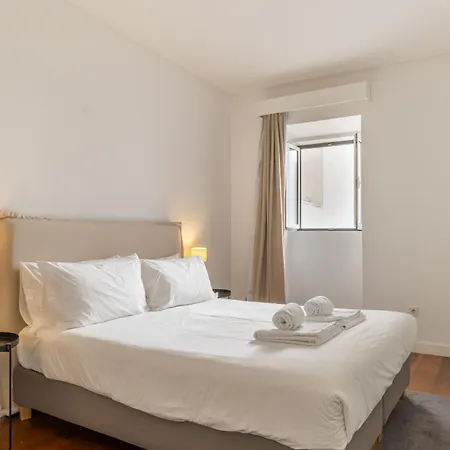 Modern 3br, Terrace, Ac/heating & Self Check-in Lizbona