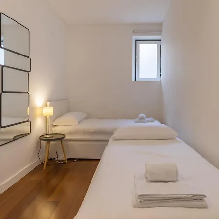 Apartament Modern 3br, Terrace, Ac/heating & Self Check-in *