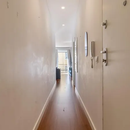 Modern 3br, Terrace, Ac/heating & Self Check-in * Lizbona