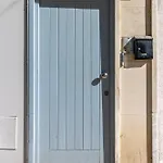 Modern 3br, Terrace, Ac/heating & Self Check-in *