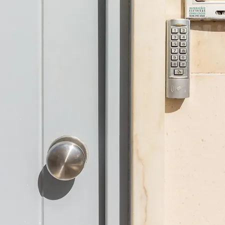 Modern 3br, Terrace, Ac/heating & Self Check-in Apartment *