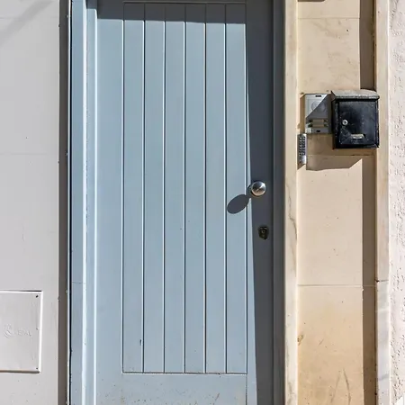 Modern 3br, Terrace, Ac/heating & Self Check-in *