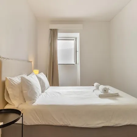 Modern 3br, Terrace, Ac/heating & Self Check-in *