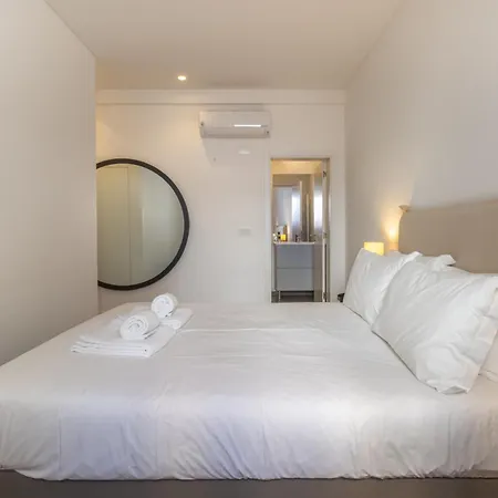 Modern 3br, Terrace, Ac/heating & Self Check-in