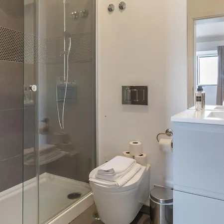 Modern 3br, Terrace, Ac/heating & Self Check-in 아파트 *
