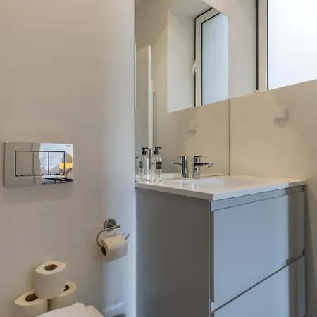 Lejlighed Modern 3br, Terrace, Ac/heating & Self Check-in