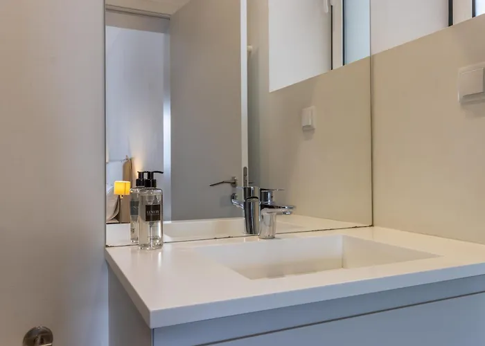Modern 3br, Terrace, Ac/heating & Self Check-in * Lissabon